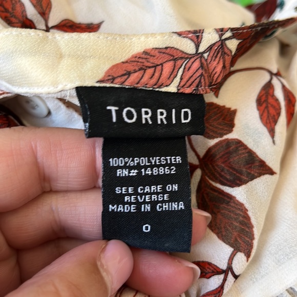 Torrid Lexie Hi-Low White Burgundy Floral Babydoll Tunic size 0X - Picture 6 of 7